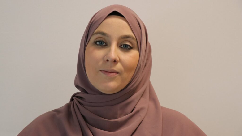 From atheism to Islam: French woman recounts path to peace