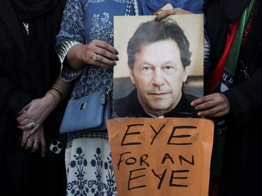 Imran Khan’s sister rejects Pakistan gov’t claim jailed ex-PM’s vision fine | Imran Khan News Imran Khan’s sister rejects Pakistan gov’t claim jailed ex-PM’s vision fine | Imran Khan News