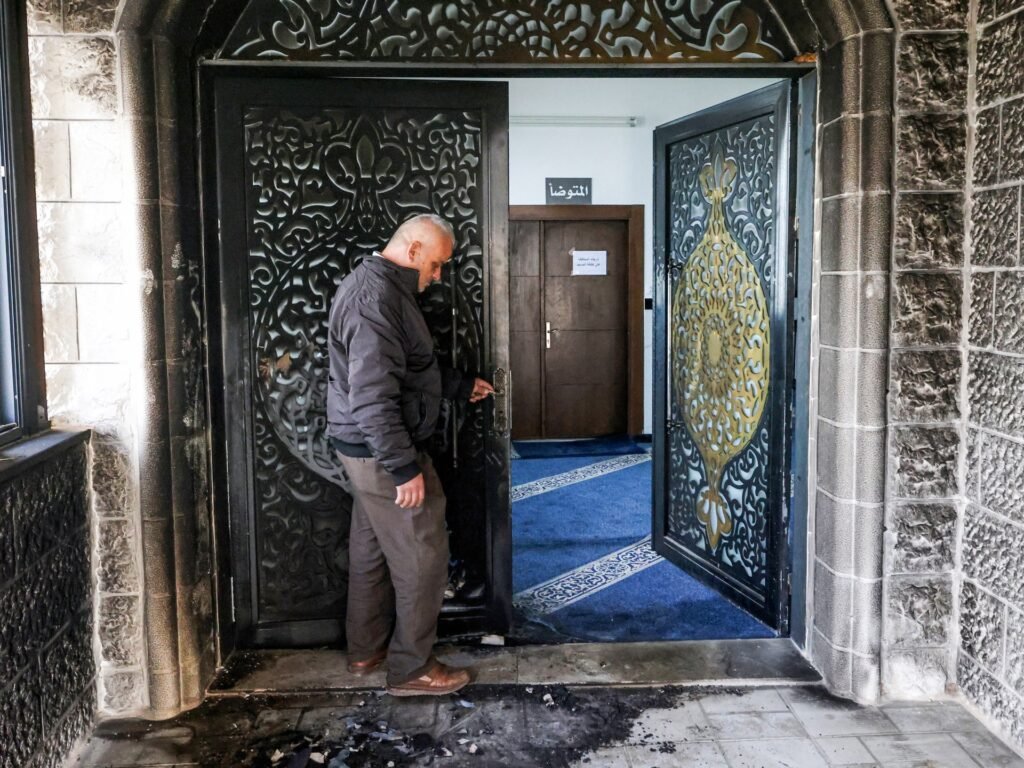 Israeli settlers deface, set fire to West Bank mosque during Ramadan | Israel-Palestine conflict News Israeli settlers deface, set fire to West Bank mosque during Ramadan | Israel-Palestine conflict News