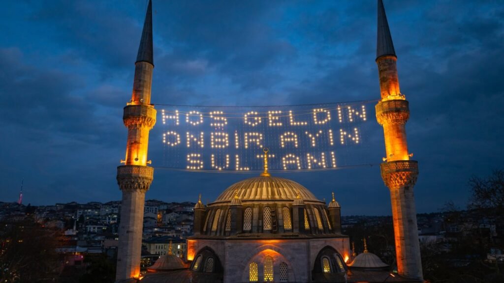 Istanbul mosques roll out extensive Ramadan worship programs Istanbul mosques roll out extensive Ramadan worship programs