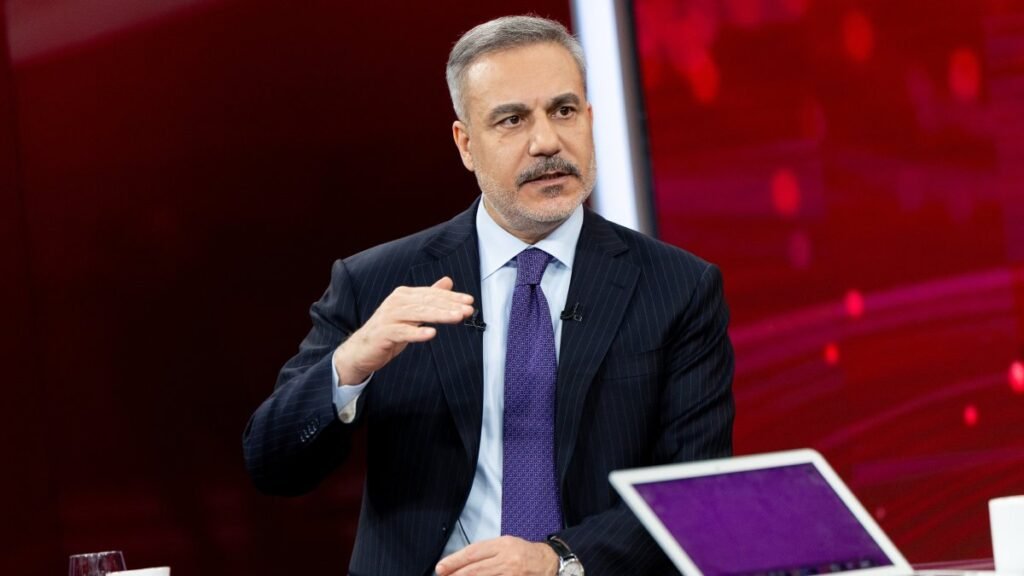 Fidan holds phone calls with Qatari, Omani and Estonian counterparts