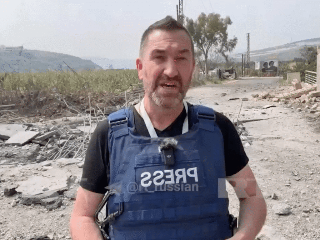 Missile strikes close to reporter during Israeli attacks in Lebanon | Israel attacks Lebanon