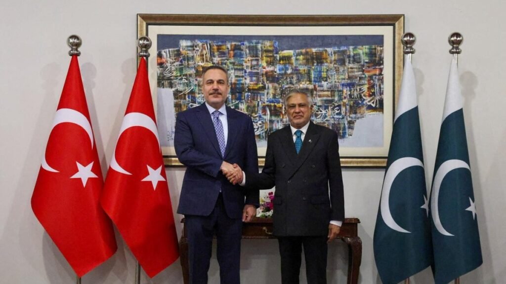 Turkish FM meets counterpart in Pakistan amid talks on war Turkish FM meets counterpart in Pakistan amid talks on war