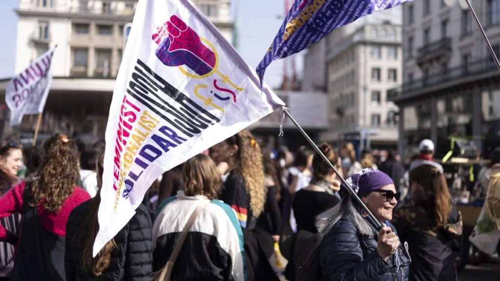 Turkish-Swiss hijabi woman 1st to be elected to Zurich council Turkish-Swiss hijabi woman 1st to be elected to Zurich council