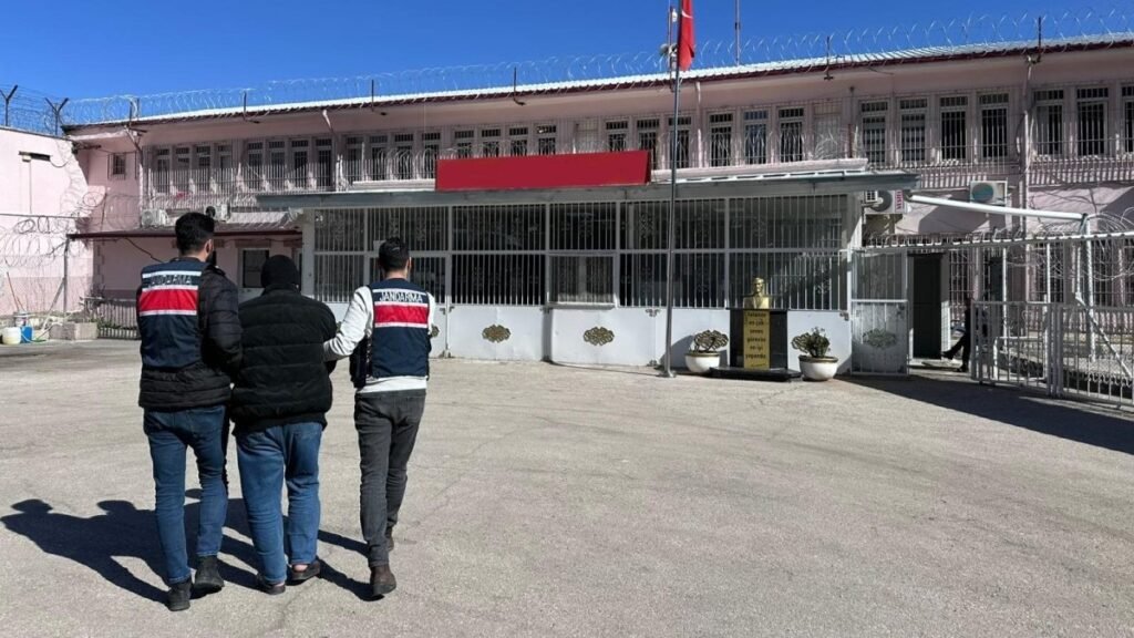 Turkish security forces target Daesh network in Istanbul, Gaziantep