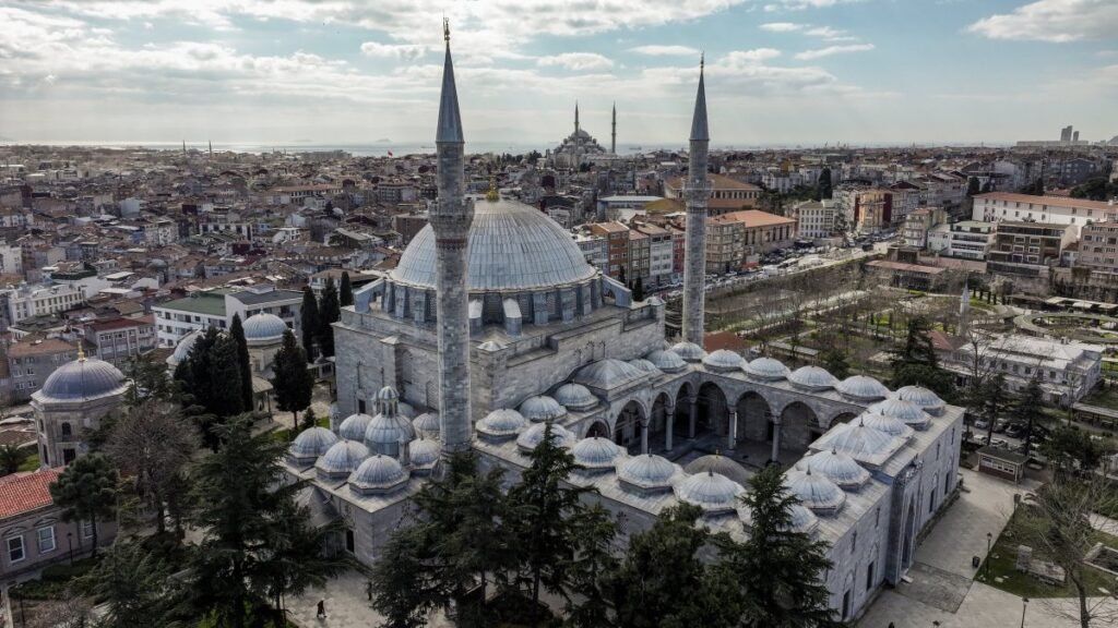 Yavuz Sultan Selim Mosque marks transition to classical Ottoman style