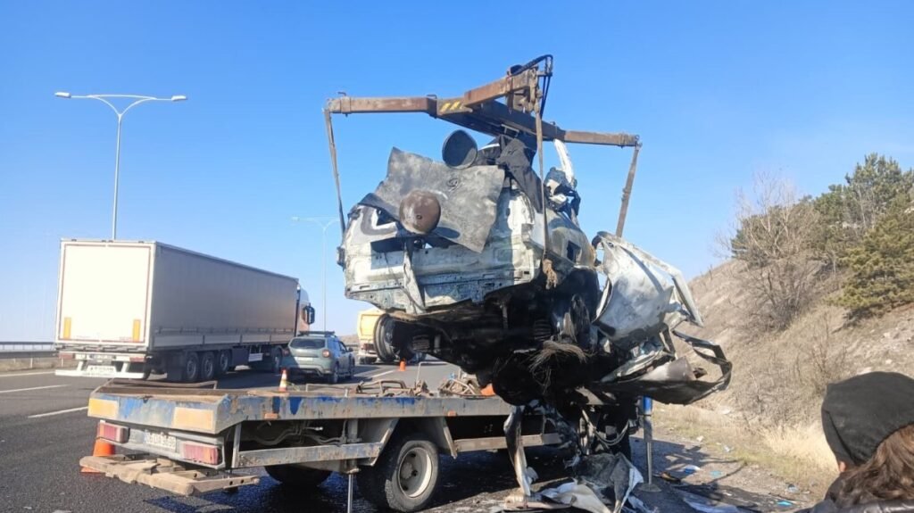 5 killed after 2 cars collide on Ankara road