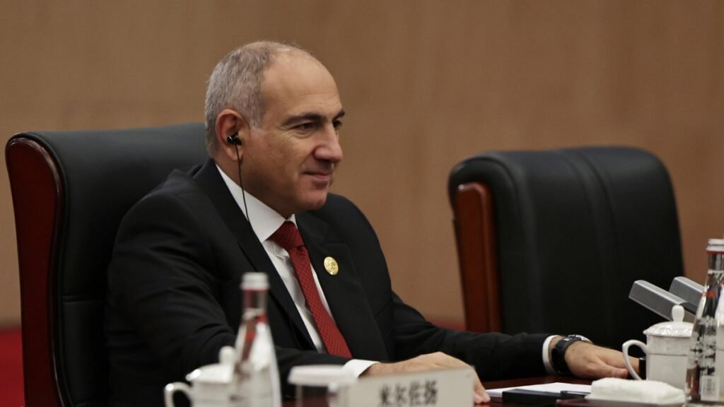 Armenian PM slams burning of Turkish flag in Yerevan as 'provocation'