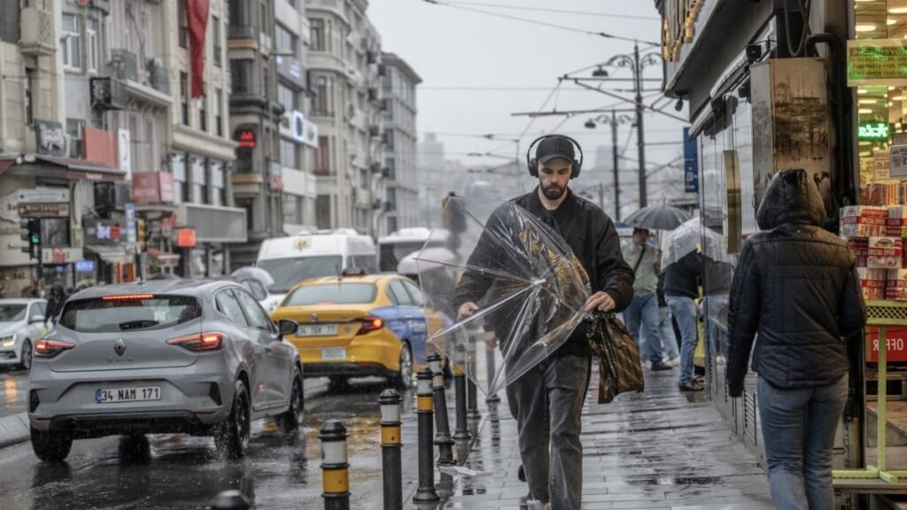 Istanbul closes roads in 3 districts today, tomorrow due to programs