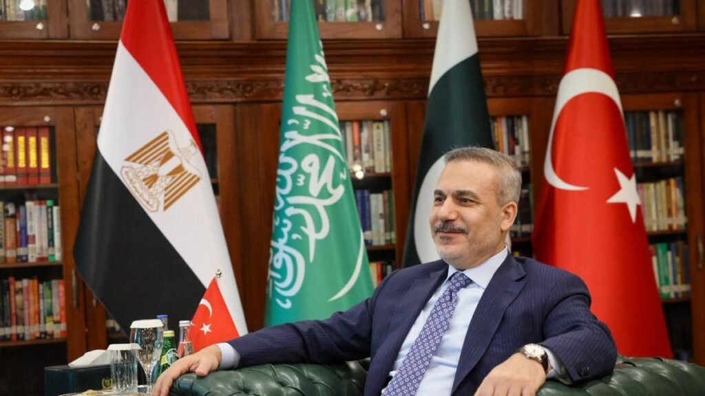 Turkish FM discusses regional developments with Kuwaiti counterpart