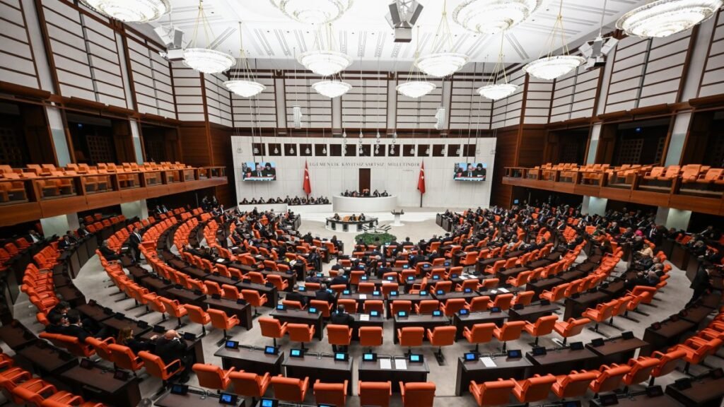 Turkish Parliament approves bill extending maternity leave