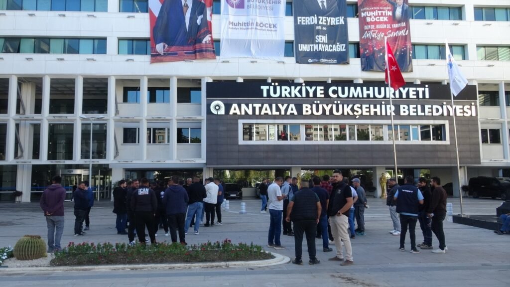 Turkish authorities link corruption cases in CHP municipalities