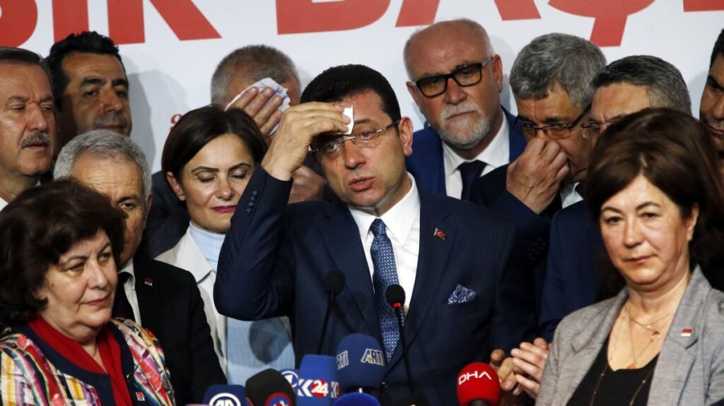 Provocation leads to delay in former Istanbul mayor's corruption trial