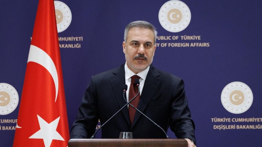 Turkish, Iranian FMs hold phone call amid report of new talks Turkish, Iranian FMs hold phone call amid report of new talks