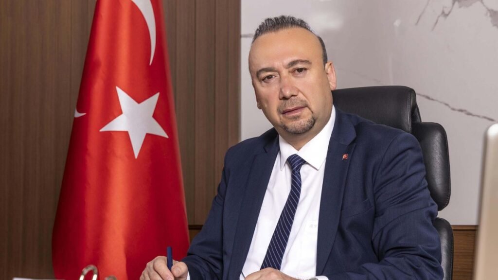 Turkish main opposition sacks notorious mayor in towel