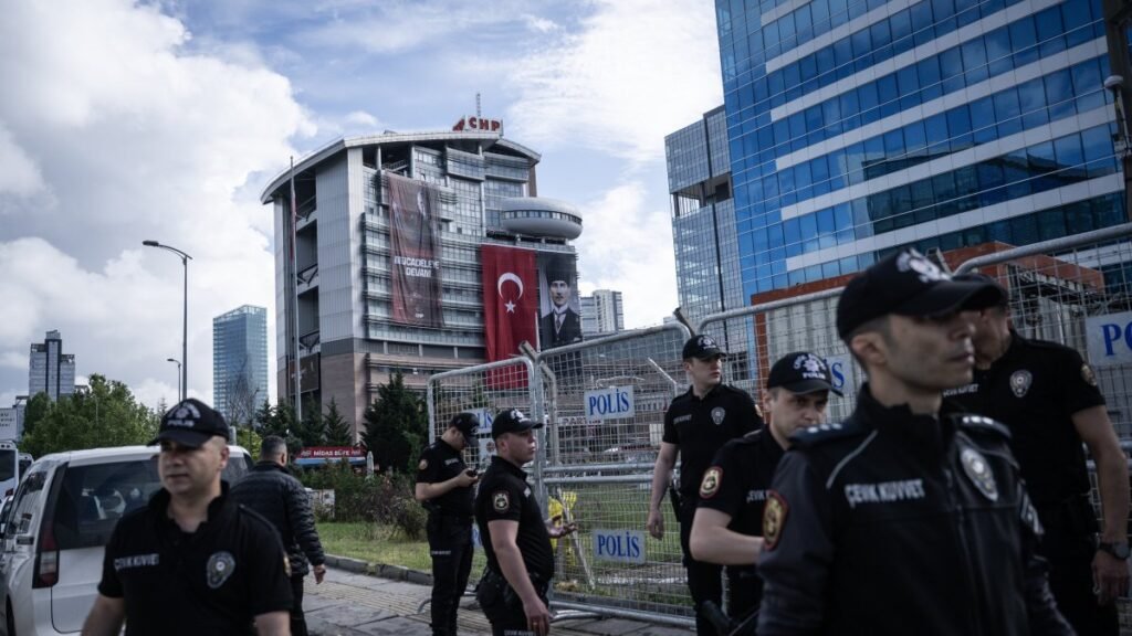 Turkish police evict CHP HQ after former leader reinstated Turkish police evict CHP HQ after former leader reinstated