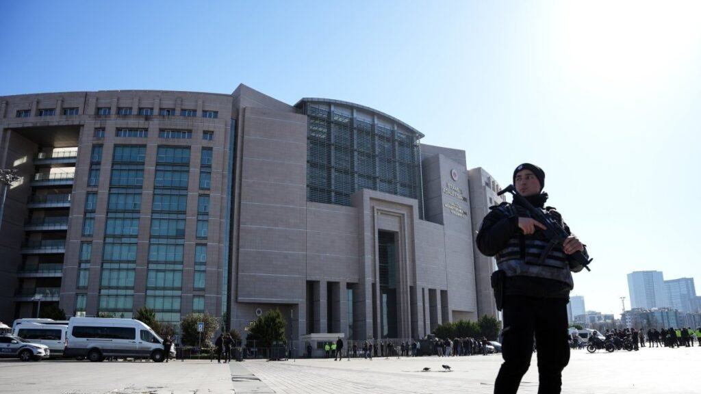 Turkish prosecutors expand corruption operations in Istanbul, Denizli