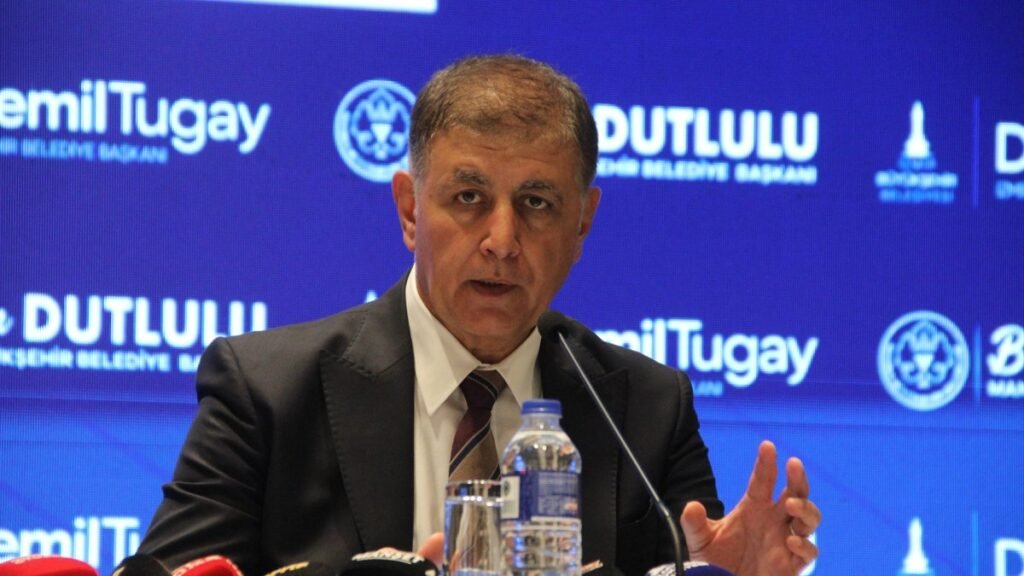 Izmir Mayor Tugay quits CHP amid escalating party turmoil Izmir Mayor Tugay quits CHP amid escalating party turmoil