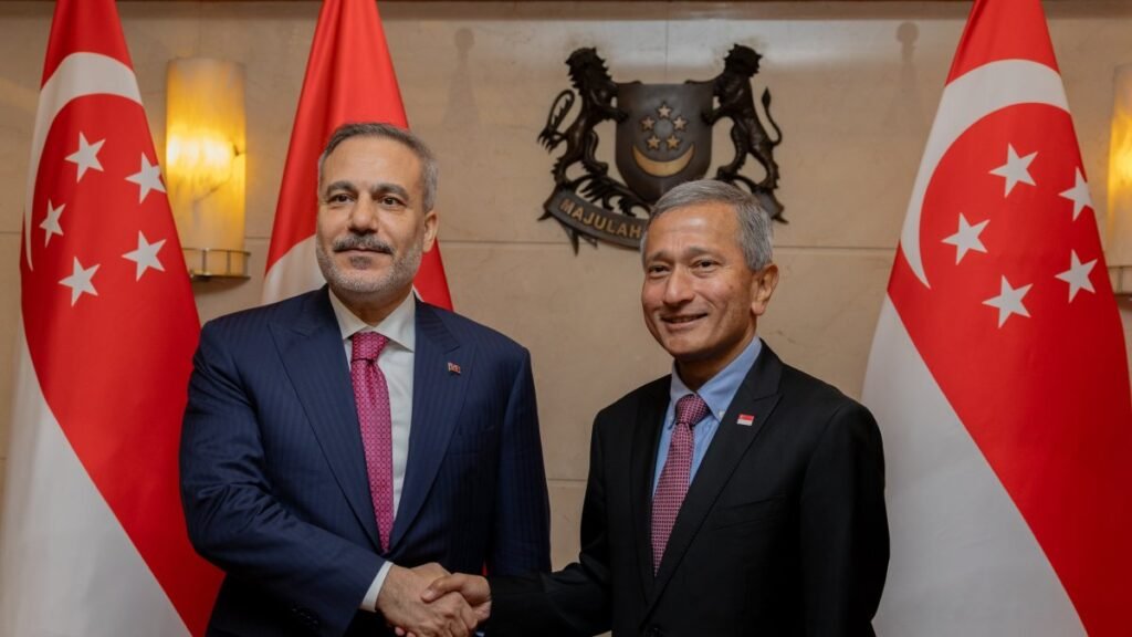 Turkish FM continues Southeast Asia tour with Indonesia visit