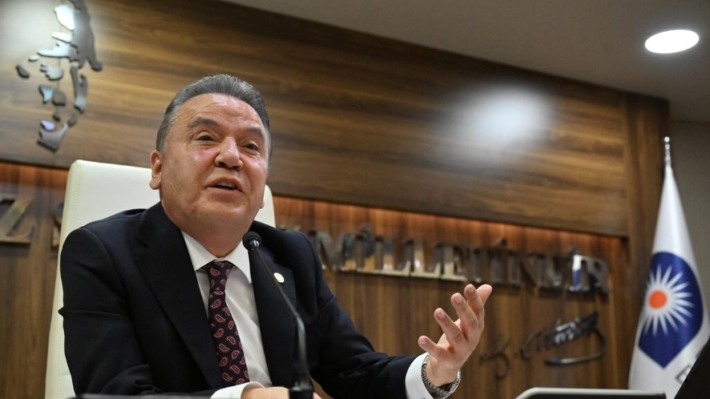 Turkish mayor admits secret funds, likely of illegal origin, for CHP