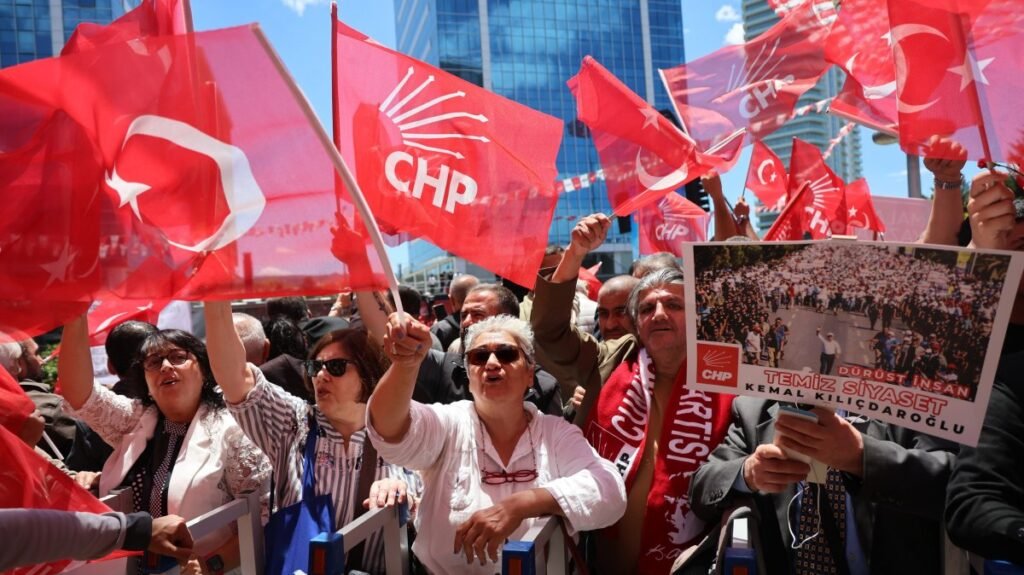 Turkish opposition’s divide: New CHP cements rule, old CHP fights back Turkish opposition’s divide: New CHP cements rule, old CHP fights back