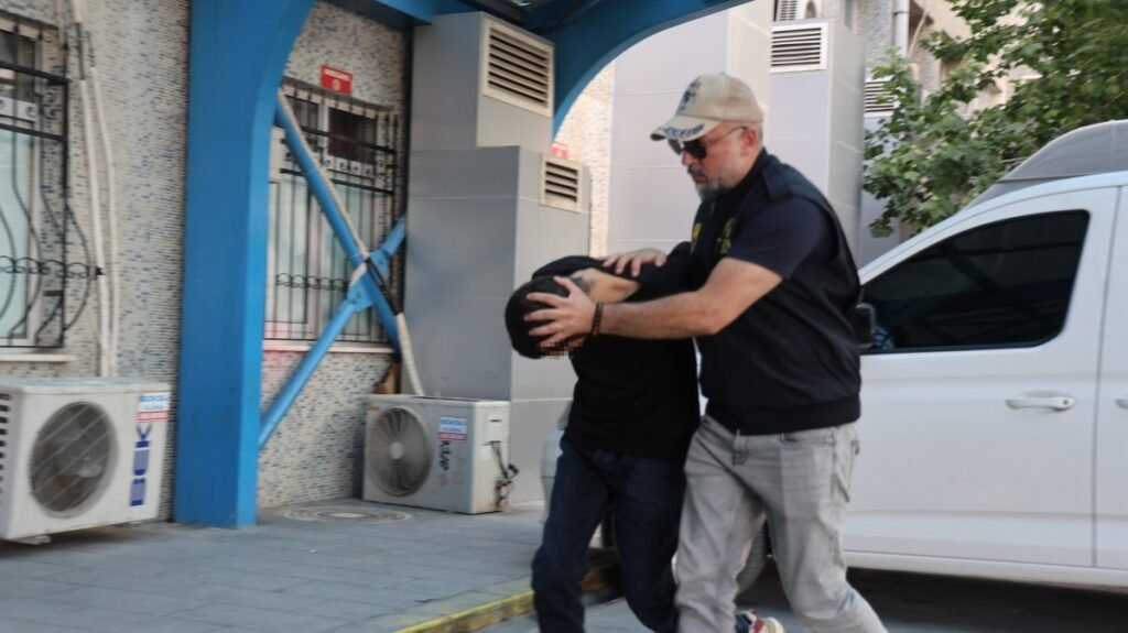 Turkish police round up 15 Daesh suspects in Istanbul raids Turkish police round up 15 Daesh suspects in Istanbul raids
